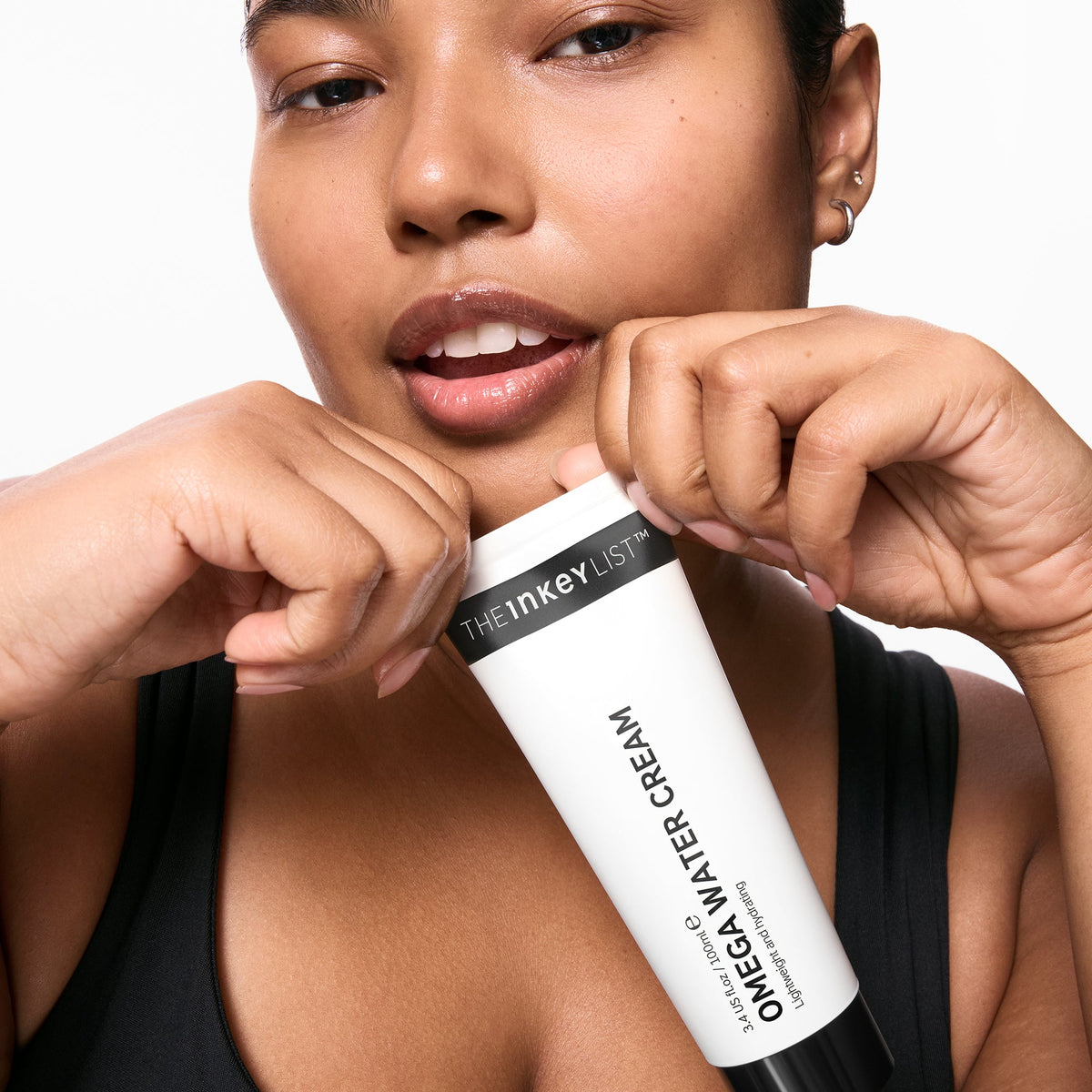 supersize-omega-water-cream-duo-l8 03_KAFFYA_07_HOLDING_OMEGA_SUPERSIZE_001.jpg