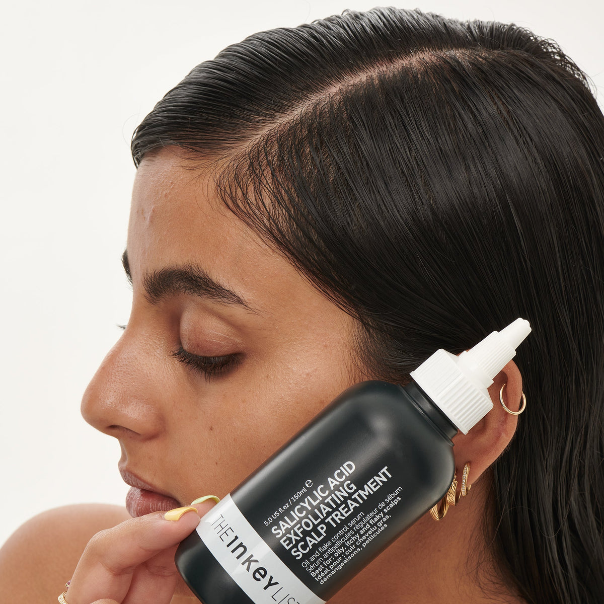 clean-and-healthy-scalp-duo-t4 SallyHAIR_ModelLifestyle_2e55b949-fa6c-43b1-8dc6-497be78c74bb.jpg